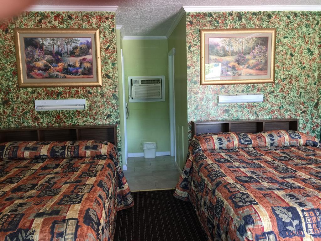 Skyland Motel Cornelia Exterior photo