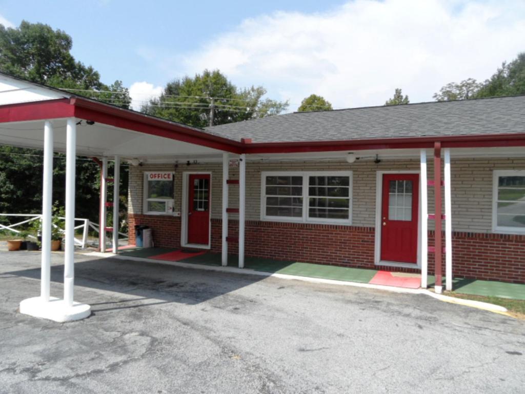 Skyland Motel Cornelia Exterior photo